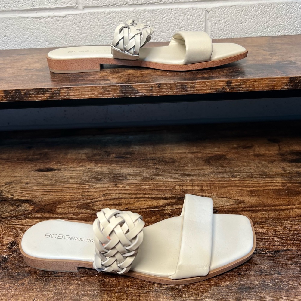 BCBGeneration Sandals Lareda White Braided Strap Open Toe Flat slides womens 7.5